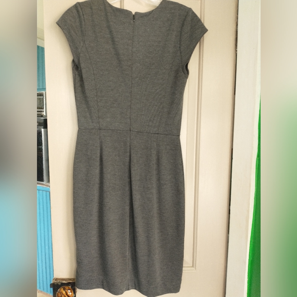 Banana Republic Gray Sheath Dress with a Twist Size 2 - Picture 2 of 5